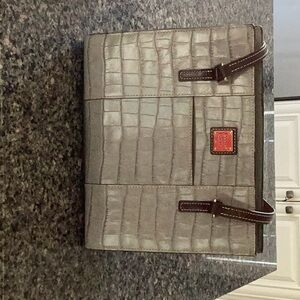 Dooney bourke hand bag